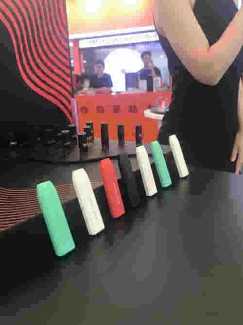 moti电子烟怎么抽视频