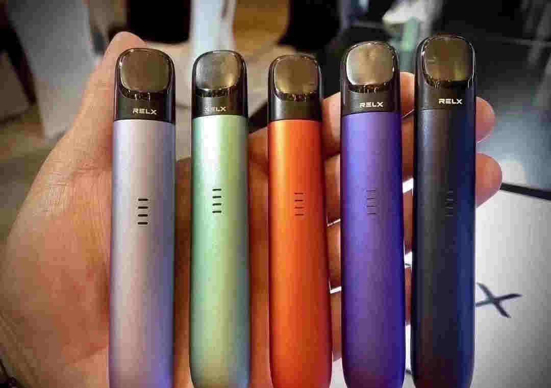 这电子烟比真烟过瘾！小巧精致还不呛，抽完直接换烟弹