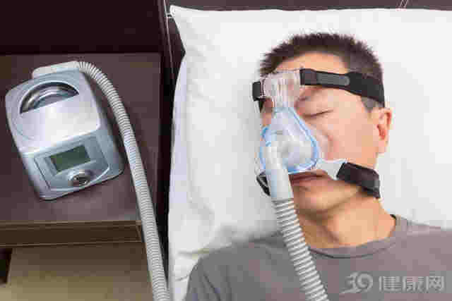 电子烟是“戒烟神器”？你想多了！它的危害比普通香烟还大 