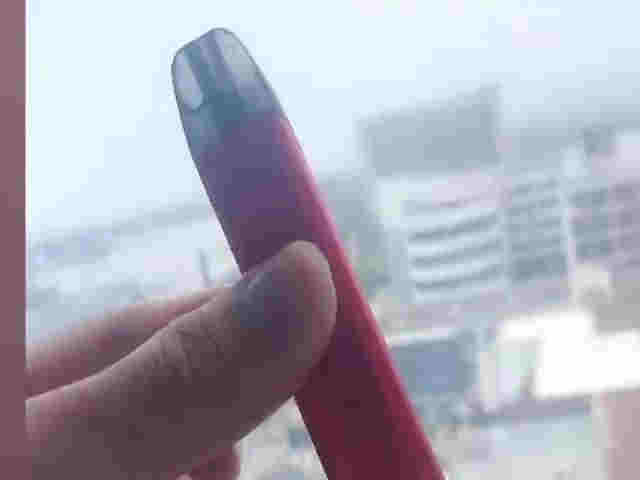 文具店销售20元一根的电子烟给学生，家长怒斥：我家孩子上瘾了 