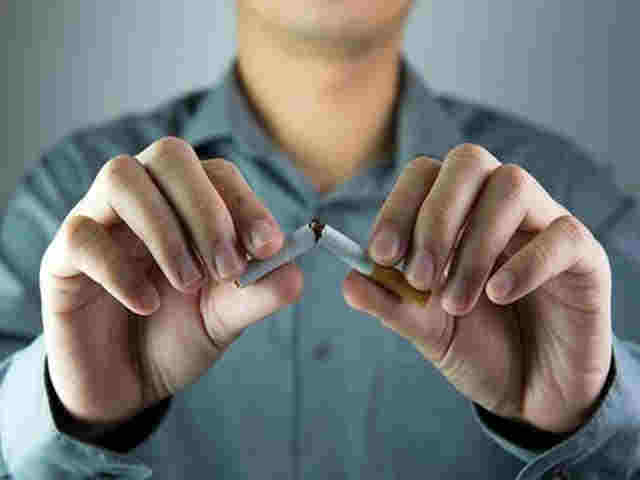 文具店销售20元一根的电子烟给学生，家长怒斥：我家孩子上瘾了 