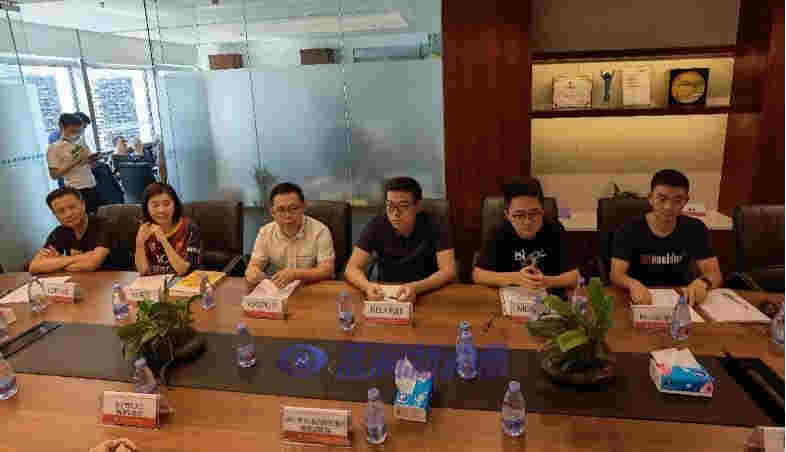 悦刻柚子可逸等品牌集体签署《不向未成年人售卖电子烟的承诺书》 