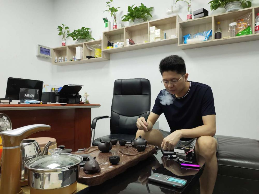 非我故事汇：一个背包两条腿跑出的百万市场