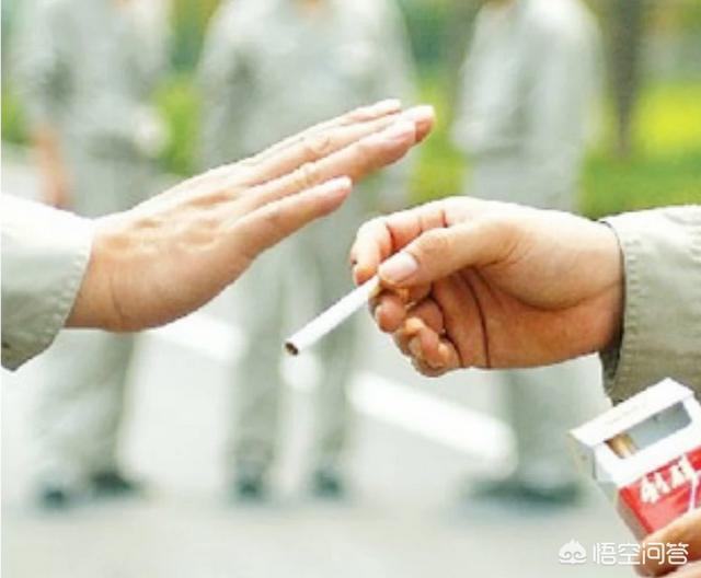 电子烟在房间偷偷抽，机场偷偷抽电子烟